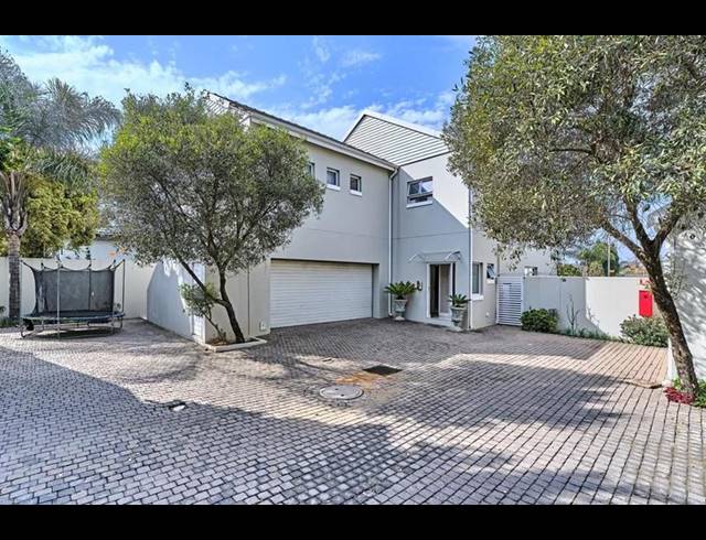 3 BEDROOM TOWNHOUSE FOR SALE IN OAKLANDS